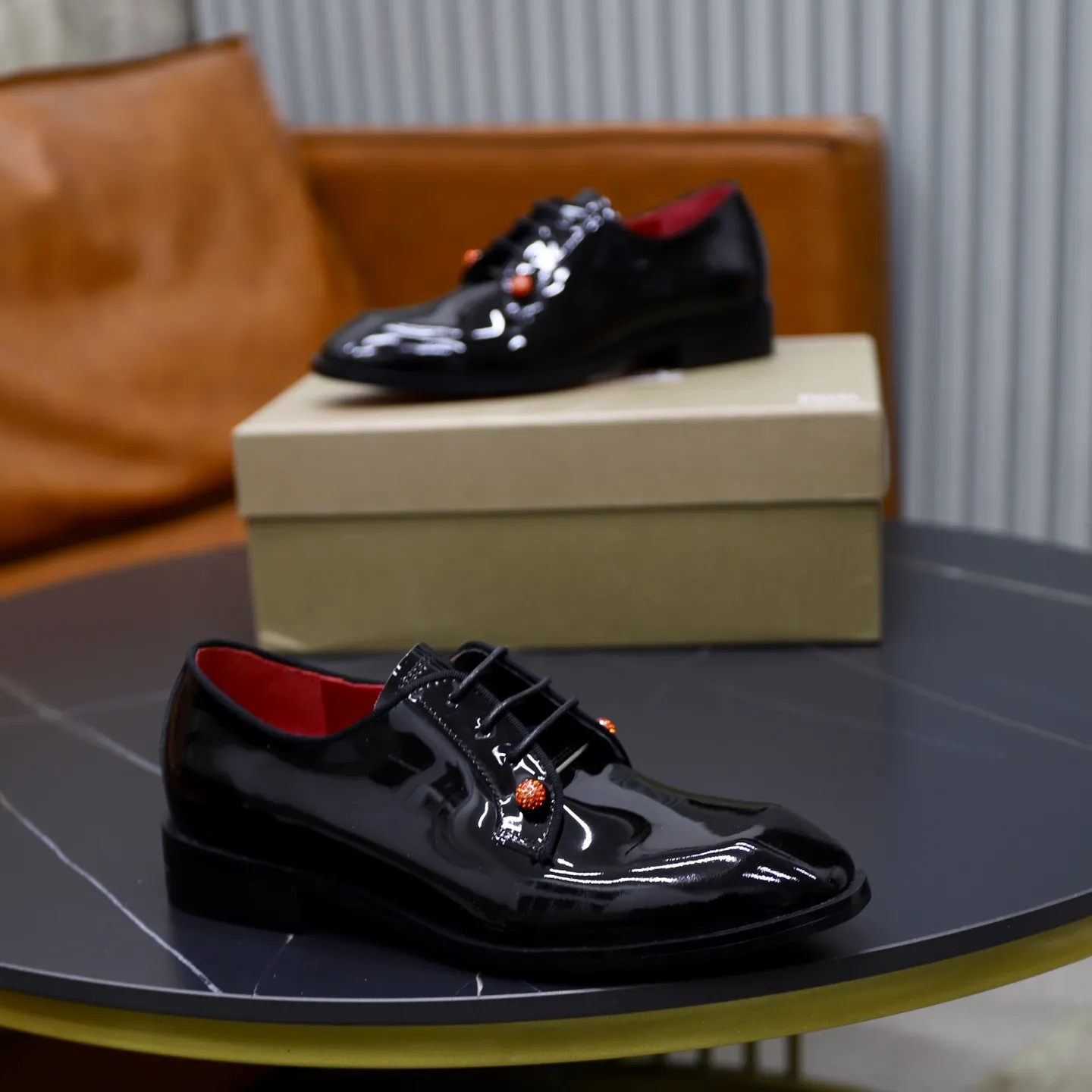 Ex-factory price: 680💰Christia*.Loubouti*🆑High-end men’s business formal leather shoes｜Classic red sole shoes｜Original imported first-layer cowhide｜Water-dyed cowhide lining｜Italian imported red rubber outsole｜High-end luxury｜Perfect interpretation of fashion, sunshine, style, suitable for various occasions Size: 38-44 (customized for 45, 46, 47)